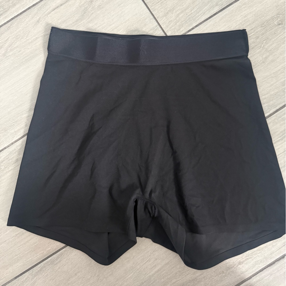 Victoria's Secret Women Black Solid Ultimate Bike Shorts Size XL